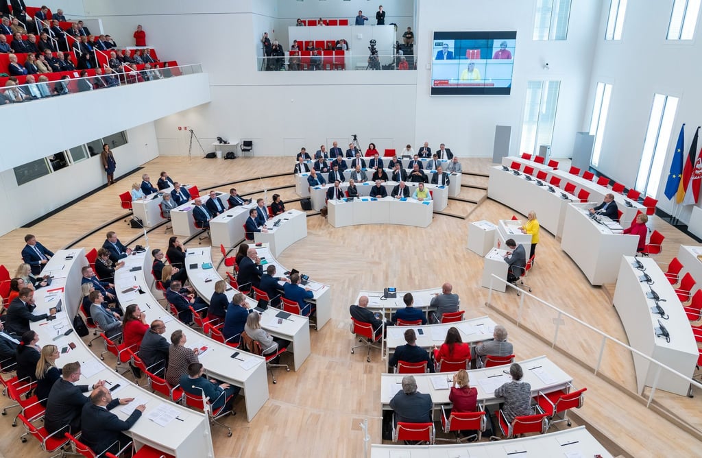 Im Brandenburger Landtag steht drei Tage vor der Entscheidung von SPD und BSW über den Koalitionsvertrag eine Sondersitzung an. (Archivbild)