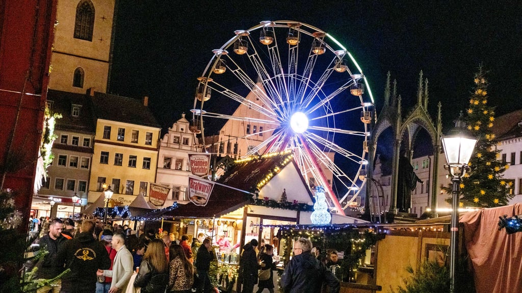 Weihnachtsmarkt in der Lutherstadt Baustellen behindern Marktzugang