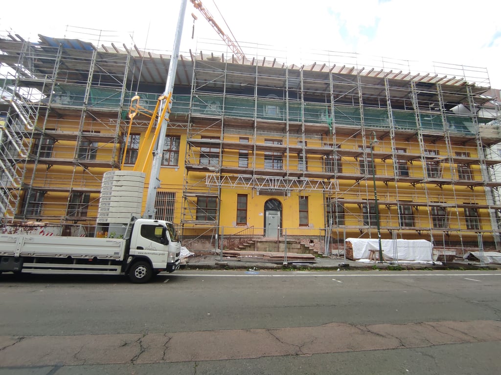 Schon viele Jahre eine Baustelle: Das historische Gebäude von Palais Dietrich. Im kommenden Jahr soll die Ertüchtigung nach drei Bauabschnitten fertiggestellt sein.