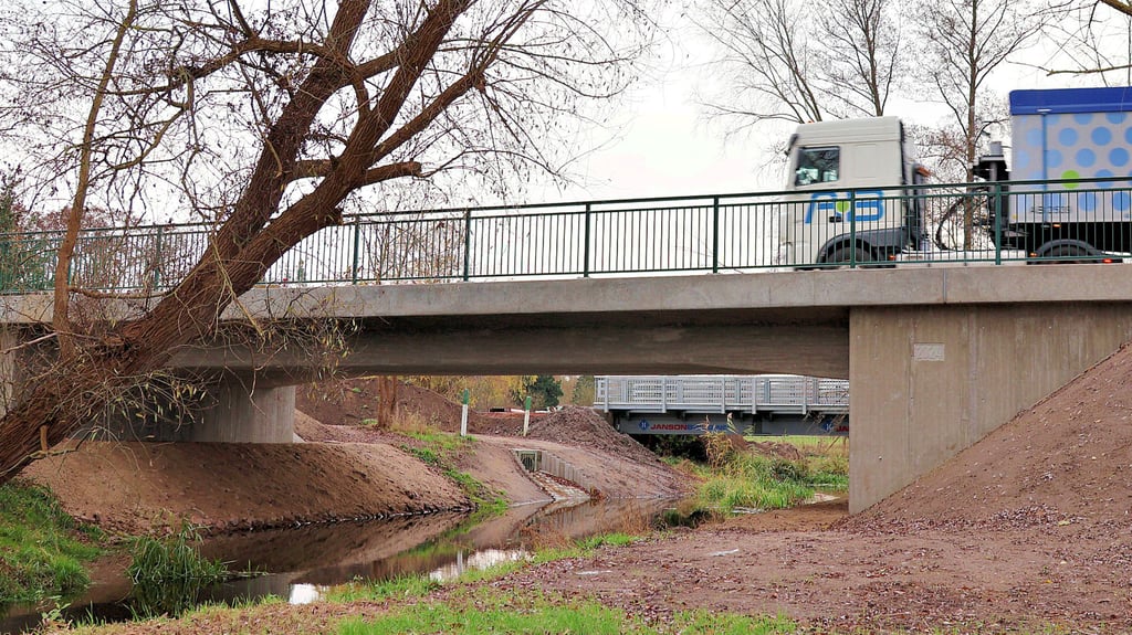 Bridge construction in Schollene: Stendal district: Almost free travel on ...