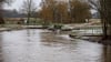 Beim Hochwasser an der Helme Anfang des Jahres hatte der Landkreis Mansfeld-Südharz den Katastrophenfall ausgerufen. Ein eigenständiges Gewässerentwicklungskonzept gibt es für den Fluss bisher nicht. (Archivbild)