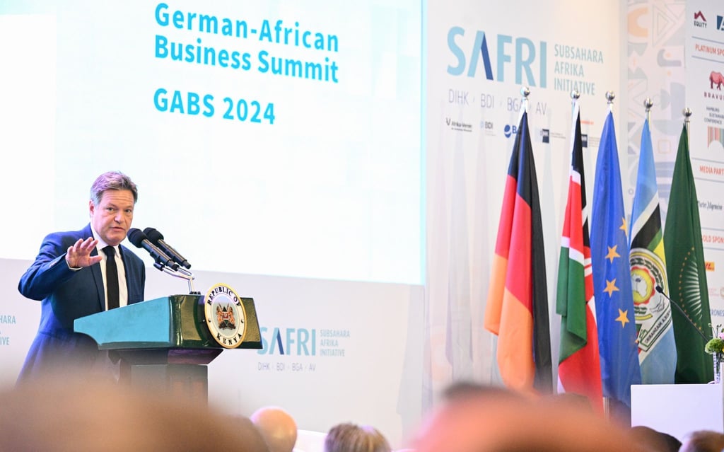 Bundeswirtschaftsminister Habeck wirbt für sichere Investitionsbedingungen in Afrika.