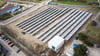 Ein Teil der Fernwärme der Stadtwerke wird durch die 2023 in Betrieb genommene Solarthermieanlage erzeugt.