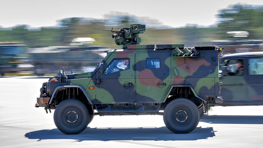 Bundeswehrfahrzeug der «Wolf-Klasse»: Vermutlich ein Fahrzeug wie dieses verursachte gestern auf der B71 eine 75 Kilometer lange Ölspur