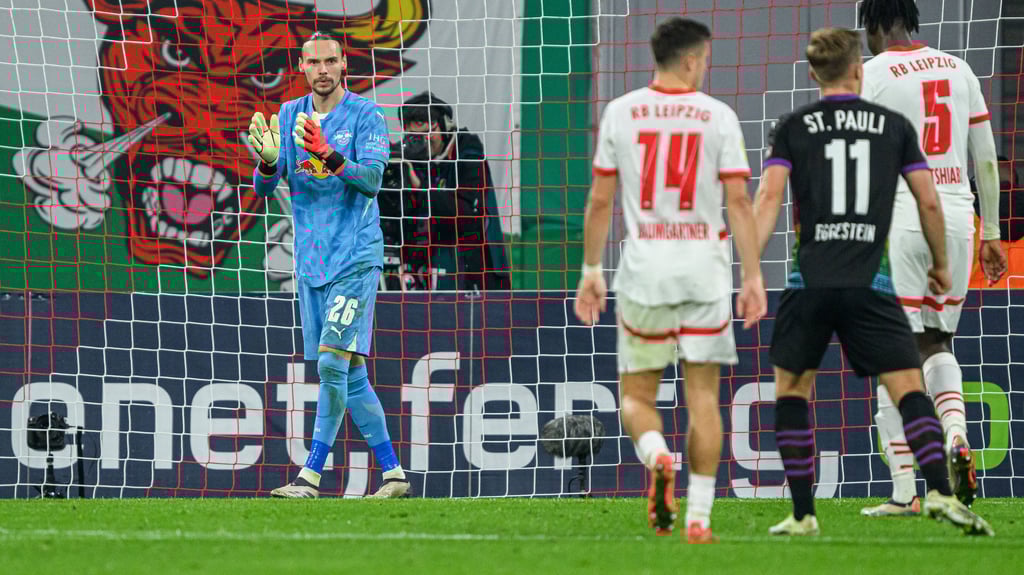 Maarten Vandevoordt im Pokalspiel gegen St. Pauli.