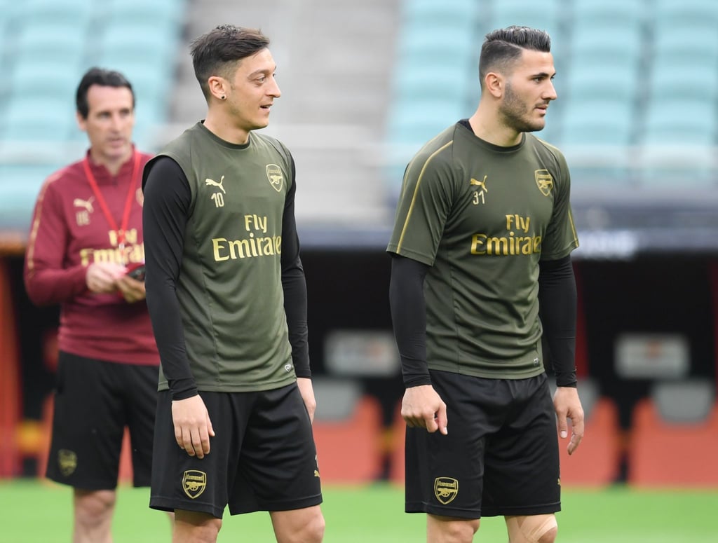 Fünf Jahre nach dem Überfall auf Mesut Özil (l) und Sead Kolasinac bricht einer der Täter sein Schweigen.