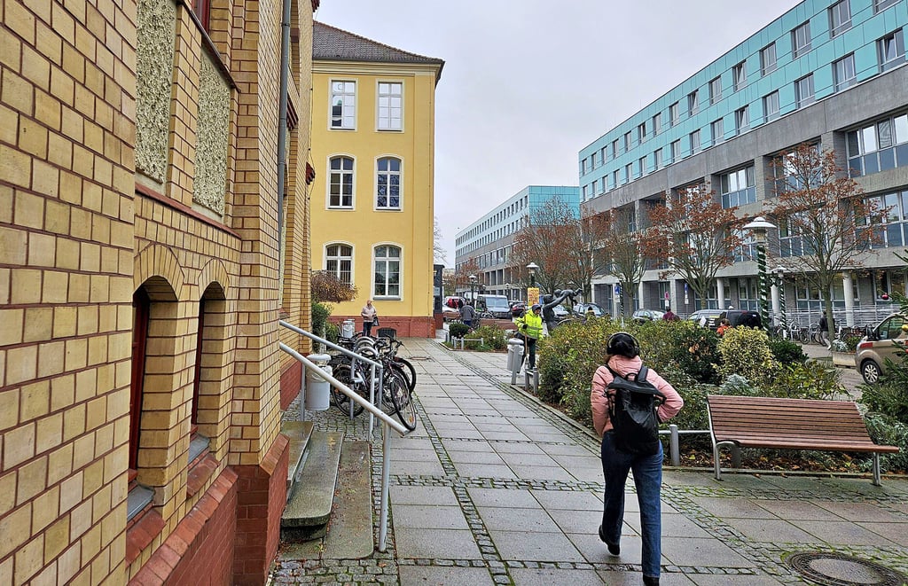 Historische Gebäude und Neubauten prägen das Bild im Universitätsklinikum Magdeburg.