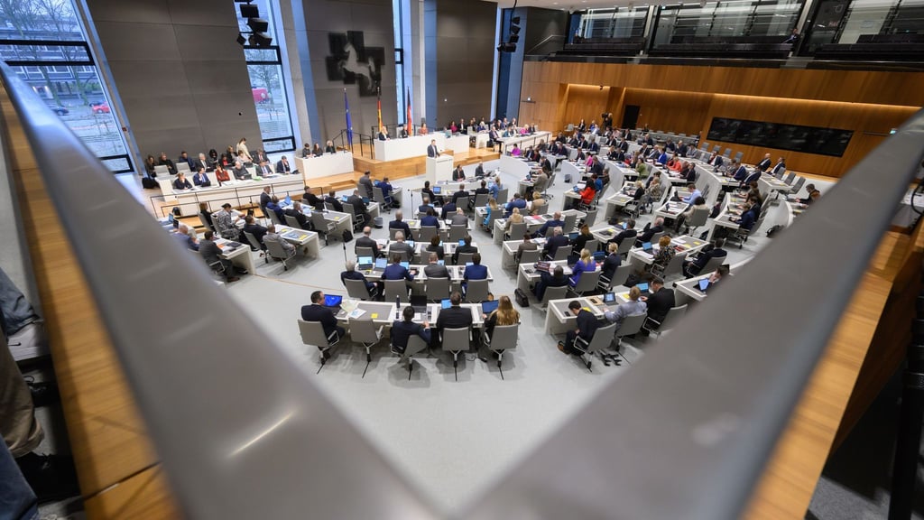 Die Politik steckt in einer Vertrauenskrise. Bei einer Befragung kommt die niedersächsische Landesregierung aber noch ganz gut weg. (Archivbild)