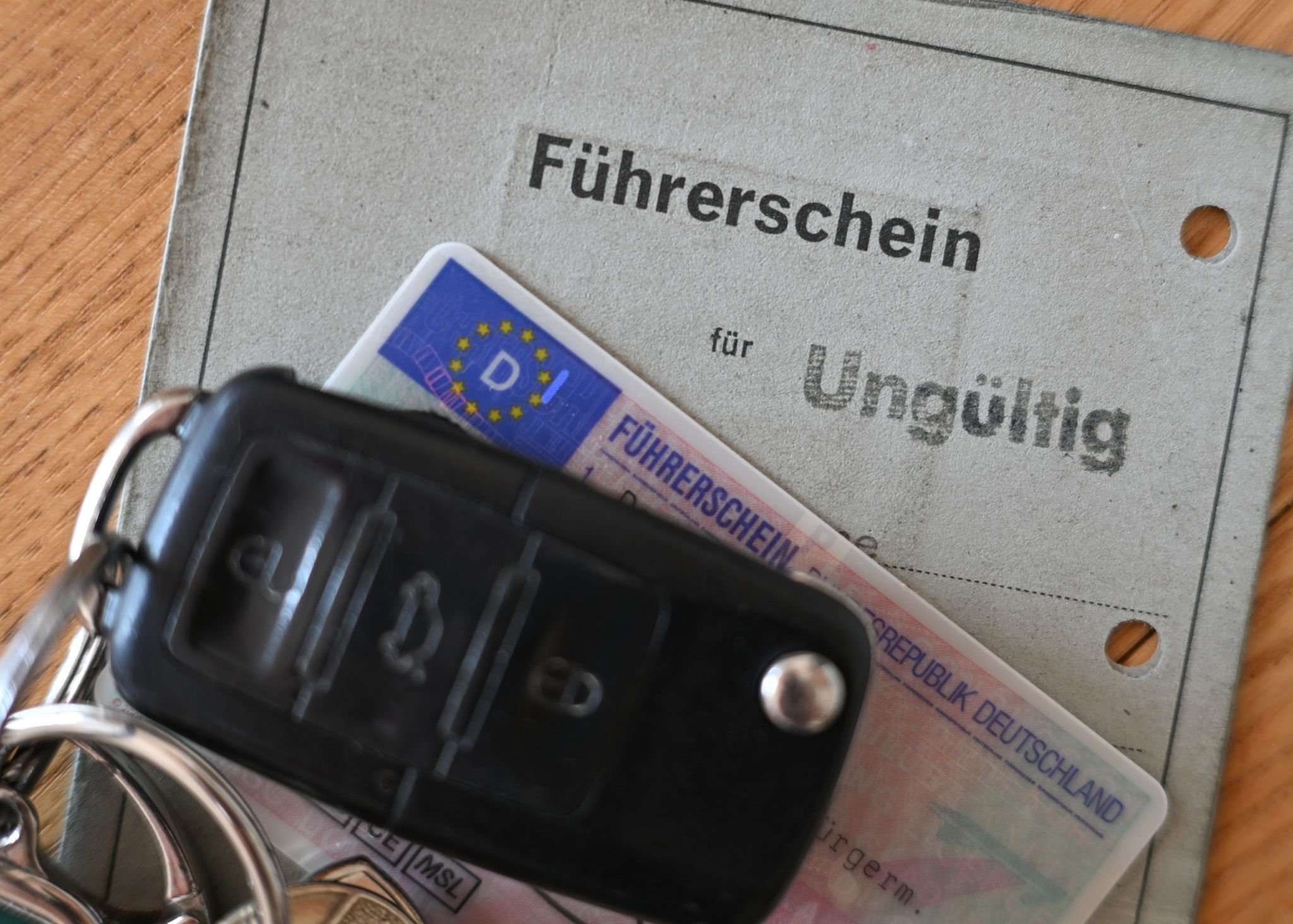 Adieu, rosa und grauer Lappen! Fristen für FührerscheinUmtausch Was