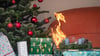 Schäden an beweglichen Gegenständen, wie Möbeln oder Weihnachtsgeschenken, sind bei Beschädigung durch Feuer oder Löschwasser von der Hausratversicherung gedeckt.