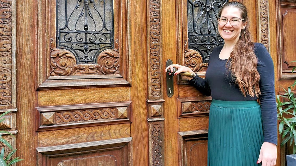 Corina Krüger hat sich im Vorbeigehen in das Haus an der Burgstraße verliebt und ist mit ihrem Geschäft seit 2020 dort.