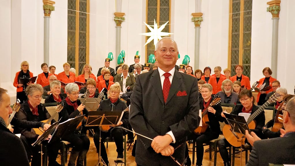 Barbarafeier mit Musik des Dahlenwarsleber Zupforchesters, des Gemischten und des Bergmannschores unter der Leitung von Torsten Kahler.