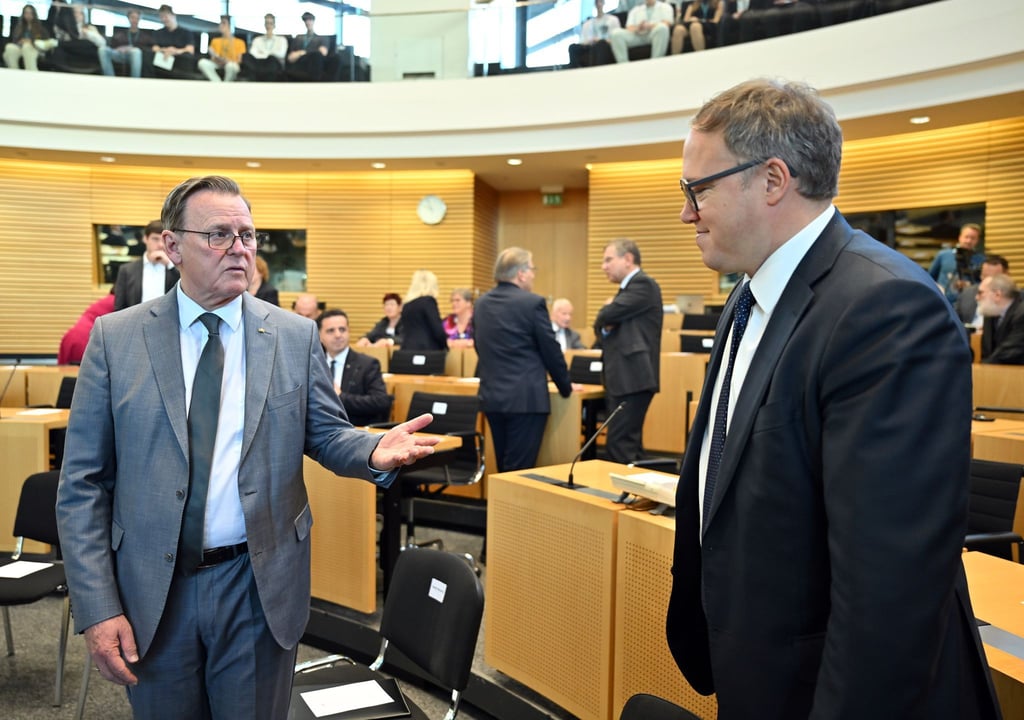 Ramelow (links) nimmt die CDU von Voigt (rechts) in die Pflicht. (Archivbild)