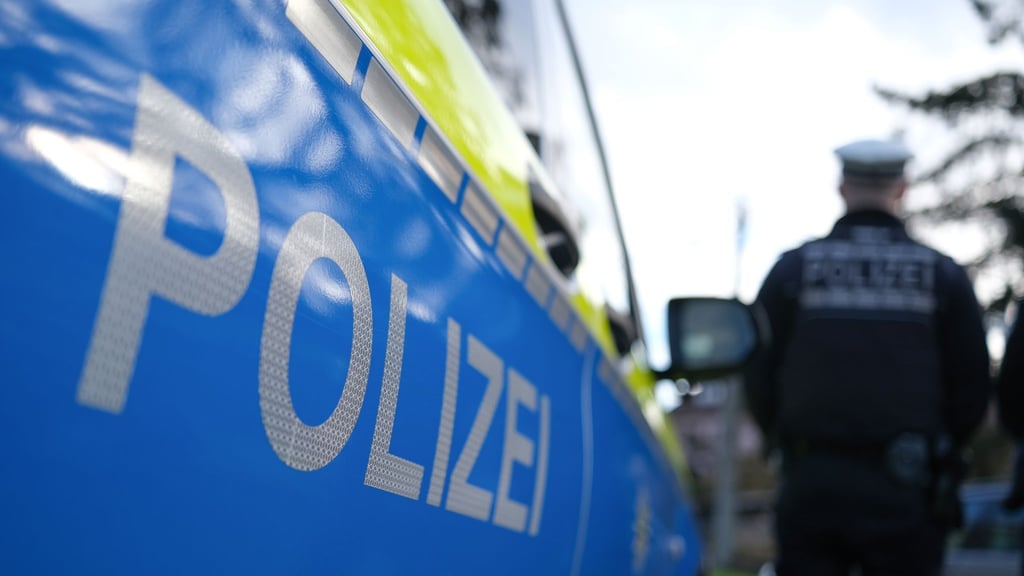 Ein herrenloser Koffer am Hauptbahnhof Magdeburg hat einen Polizeieinsatz ausgelöst. Auch ein Sprengstoffspürhund war im Einsatz.