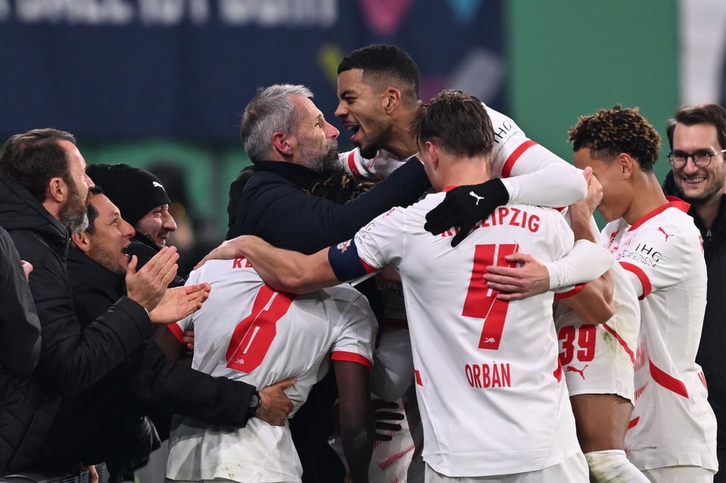 Die Profis von RB Leipzig jubelten demonstrativ mit Trainer Marco Rose