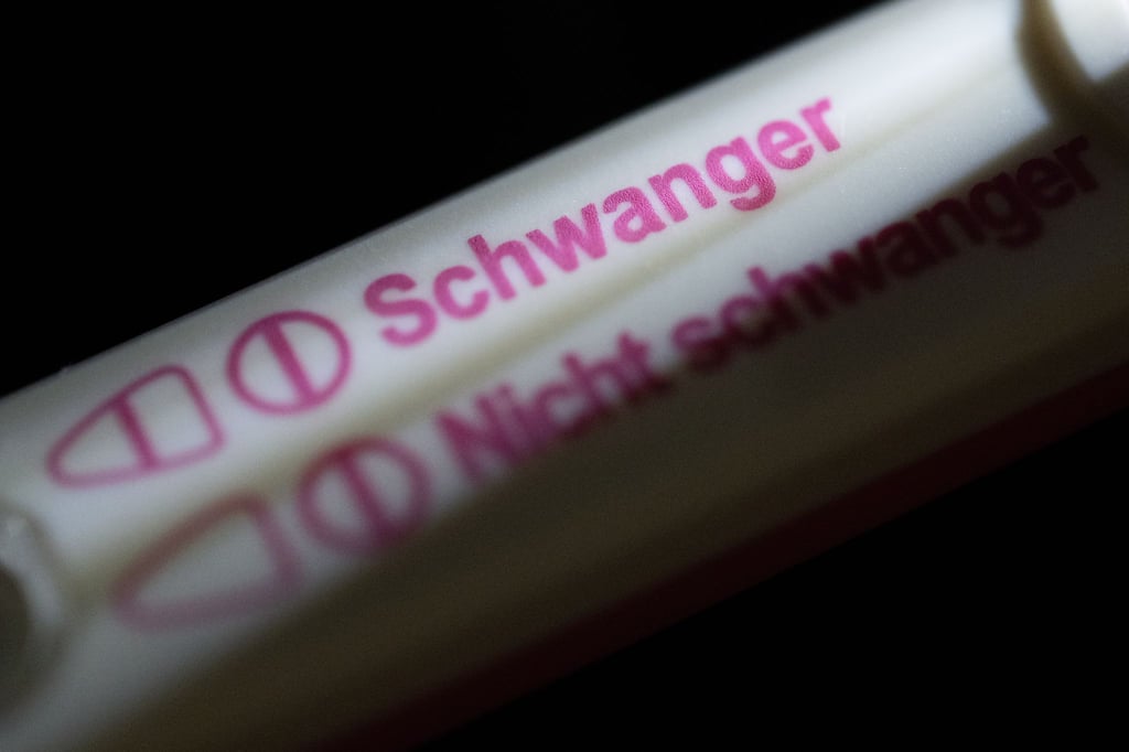 328 Abgeordnete mehrerer Fraktionen wollen, dass Abtreibung bis zum Ende der zwölften Schwangerschaftswoche nicht mehr grundsätzlich rechtswidrig ist. (Archivbild)