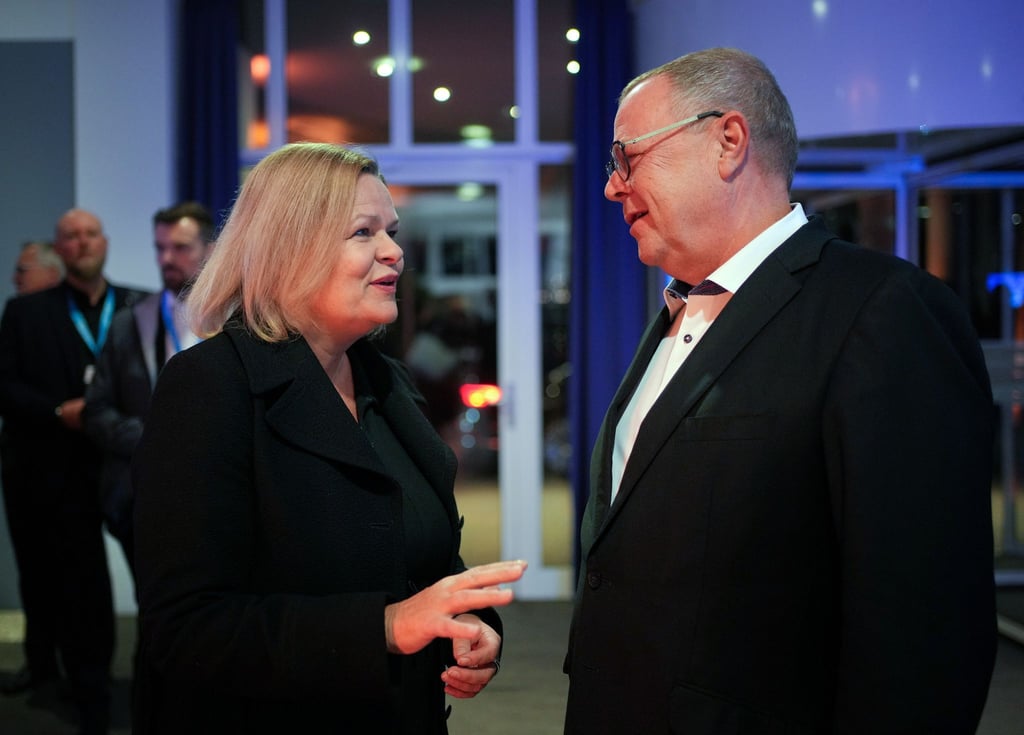 Bundesinnenministerin Nancy Faeser (SPD) diskutiert in Rheinsberg mit den Innenministern der Länder über wesentliche Fragen in der Migrations- und Asylpolitik.