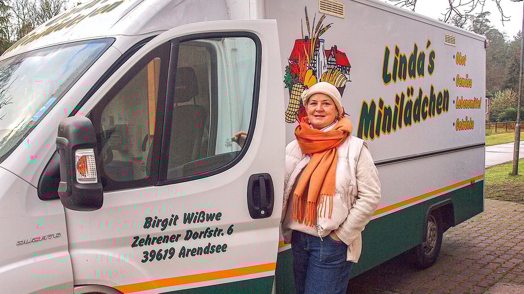 Birgit Wißwe aus Zehren gibt ihr mobiles Minilädchen nach 22 Jahren aus gesundheitlichen Gründen auf.