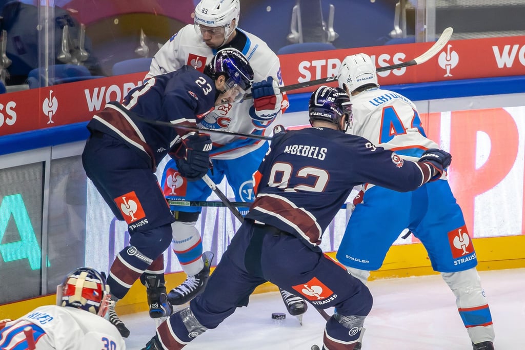 Die Eisbären Berlin geben sich trotz der knappen Niederlage im Viertelfinal-Hinspiel gegen Zürich weiter kämpferisch.