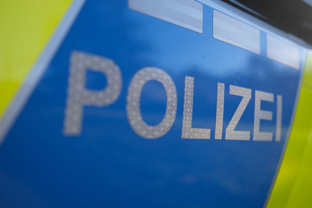 In Stößen ist ein Mann bei einem Unfall auf der B180 ums Leben gekommen.