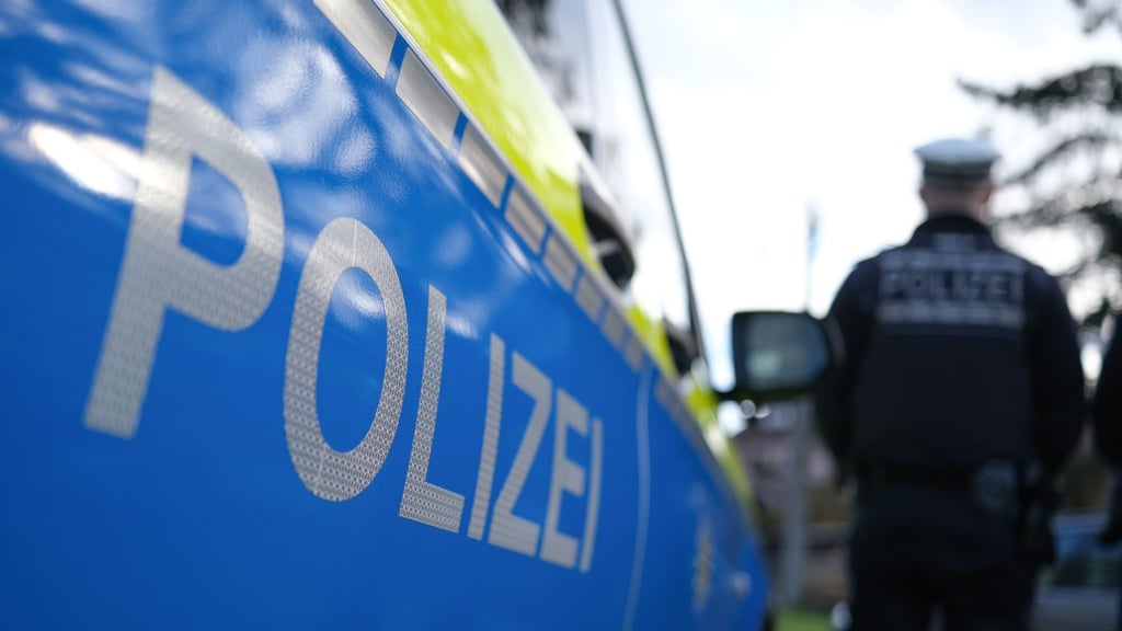 Am Hauptbahnhof Magdeburg wurde ein verdächtiger Koffer in einem Regionalexpress entdeckt. Ein Sprengstoffhund kam zum Einsatz.