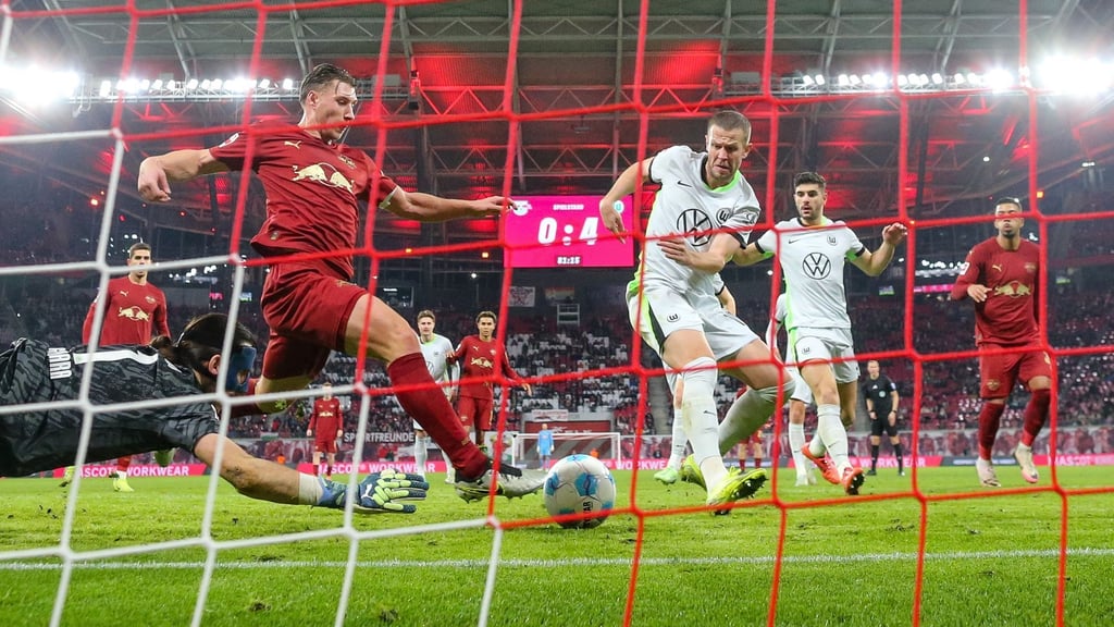 Leipzigs Kapitän Willi Orban (Mitte) ist derzeit torgefährlichster Verteidiger der Bundesliga.