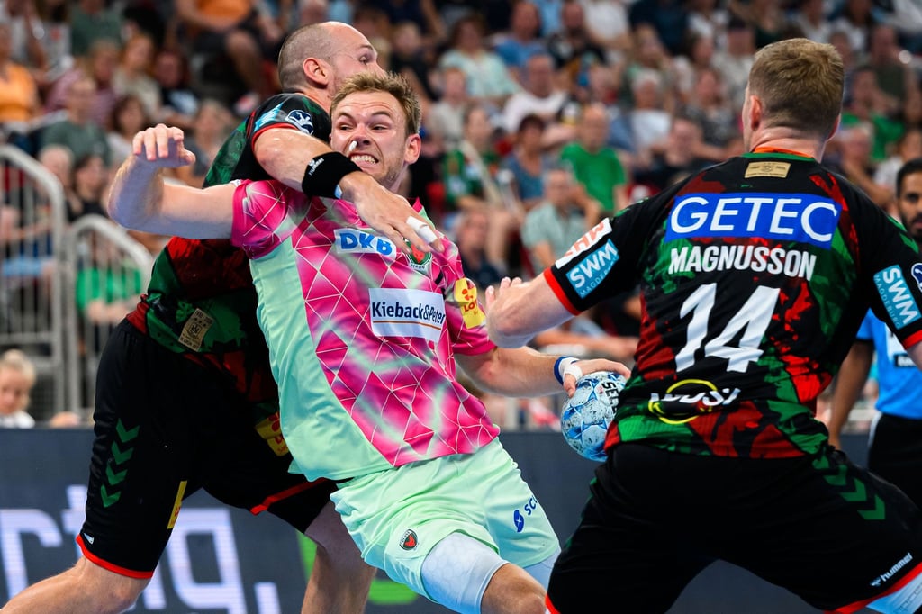 Welthandballer Mathias Gidsel geht mit viel Selbstbewusstsein in das Duell gegen Magdeburg.