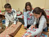 In der Barbyer Grundschule wurden 40 liebevoll gestaltete Päckchen gepackt und für den Transport zusammen gestellt. 