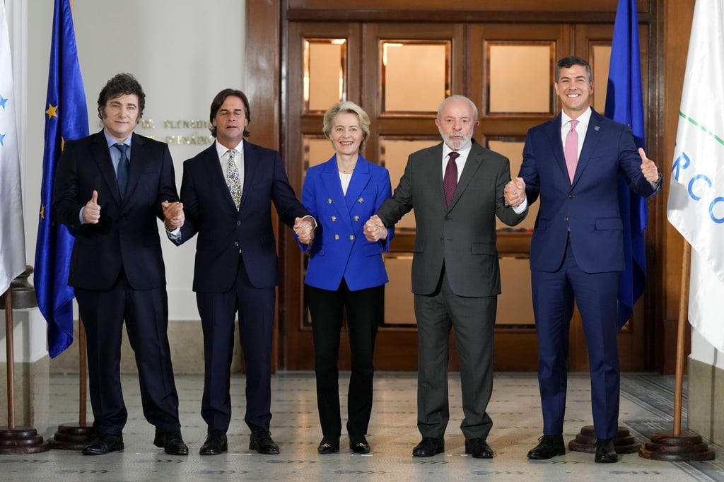 Geschafft: EU-Kommissionschefin Ursula von der Leyen und die Präsidenten der Mercosur-Staaten Argentinien, Uruguay, Brasilien und Paraguay erklären die Verhandlungen über den Freihandelsdeal für abgeschlossen.