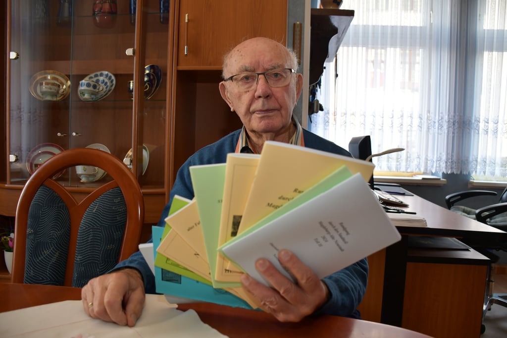 Der Magdeburger Helmut Mittank schreibt die Chronik seines Stadtteils auf.