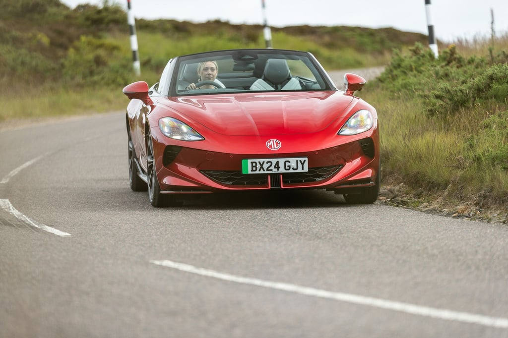 Der MG Cyberster, ein vollelektrischer Roadster, kommt im Dezember zu Preisen ab 64.990 Euro auf den Markt.