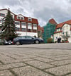 Der Rolandplatz ist der größte zentrale Parkplatz in der Innenstadt von Burg. 