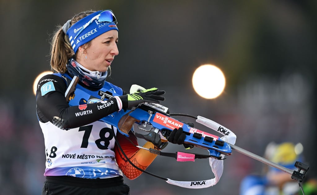 Franziska Preuß beendet den Sprint wieder unter den Top Ten.