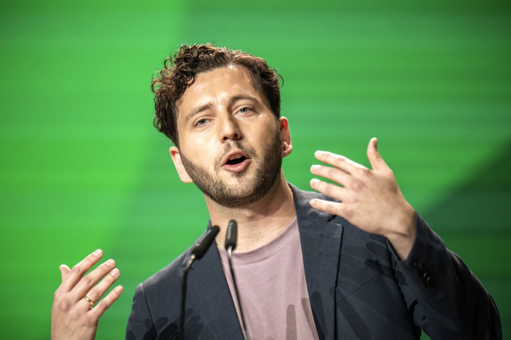 Grünen-Chef Banaszak will Merz kennenlernen. (Archivbild)