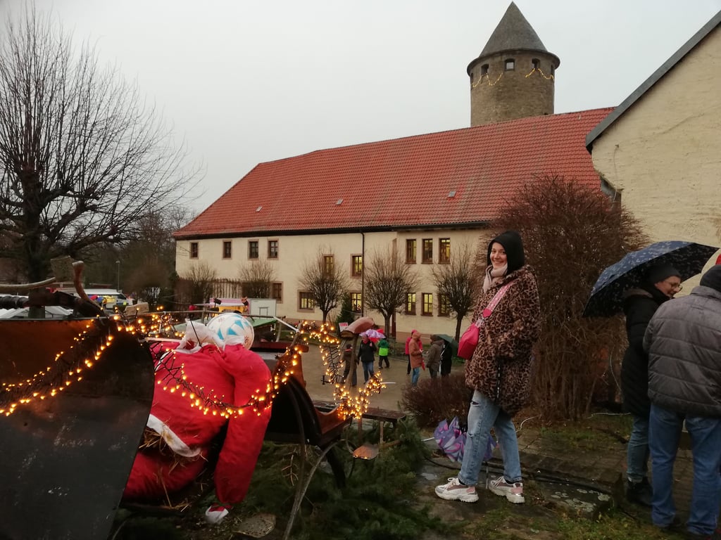 Die Haynsburg ist adventlich geschmückt und lockte am Samstag zum achten Mal zum Weihnachtsmarkt.