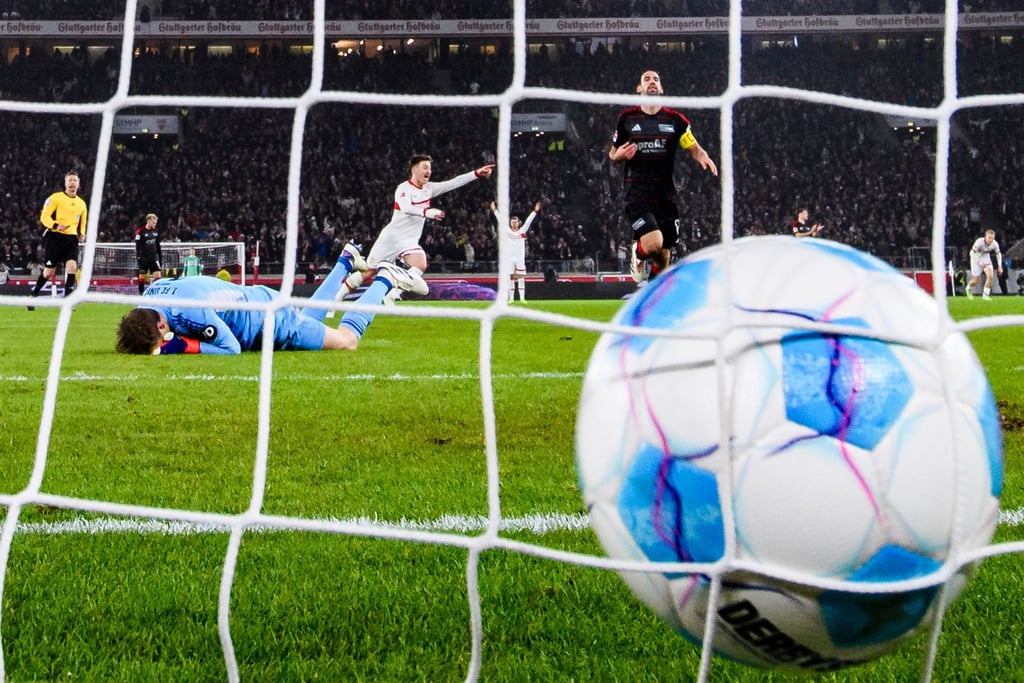 Das Bundesliga-Spiel wurde von einem medizinischen Notfall überschattet.