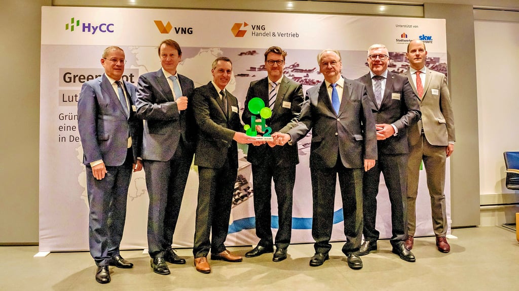 Stellen das Projekt vor: Carsten Franzke, Ulf Heitmüller, Michel Gantois, Torsten Zugehör, Reiner Haseloff, Andreas Reinhardt, Konstantin von Oldenburg (v.l.)