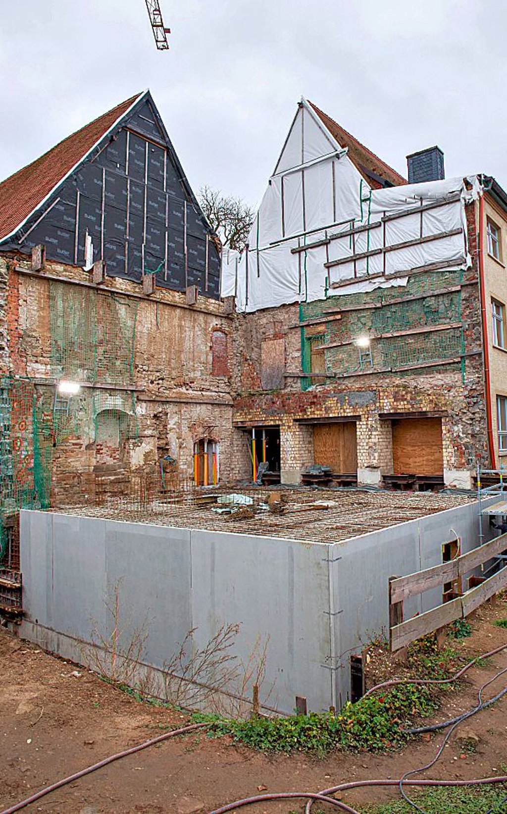 Wo früher ein nie genutztes DDR-Gebäude stand, entsteht ein Neubau. Er wird einen Fahrstuhl haben.