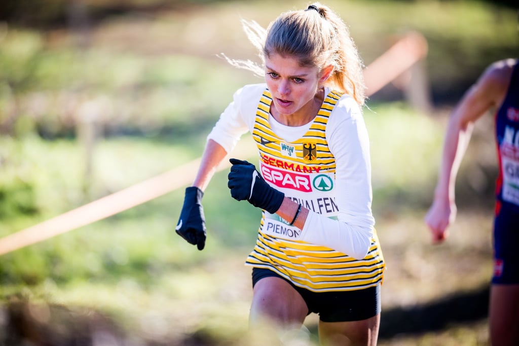 Konstanze Klosterhalfen gewann bei der Cross-EM in Antalya Silber.