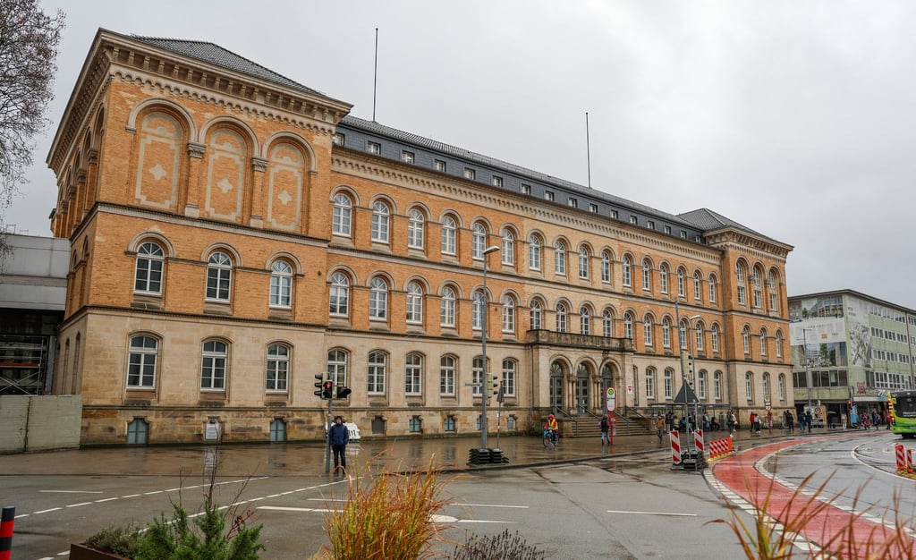 Die Staatsanwaltschaft wirft dem Narkose-Arzt unter anderem fahrlässigen Totschlag vor. (Symbolbild)