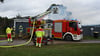 Haus brennt in Lindhorst aus, die Feuerwehr löscht.