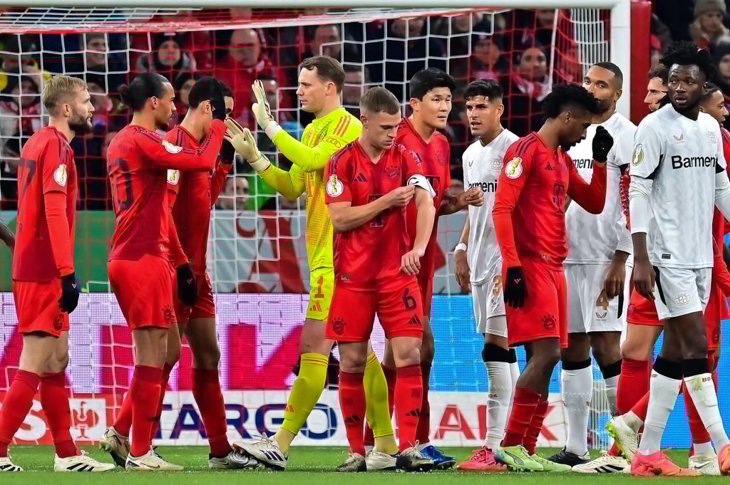 Manuel Neuer (Mitte) wird den Bayern gegen RB fehlen.