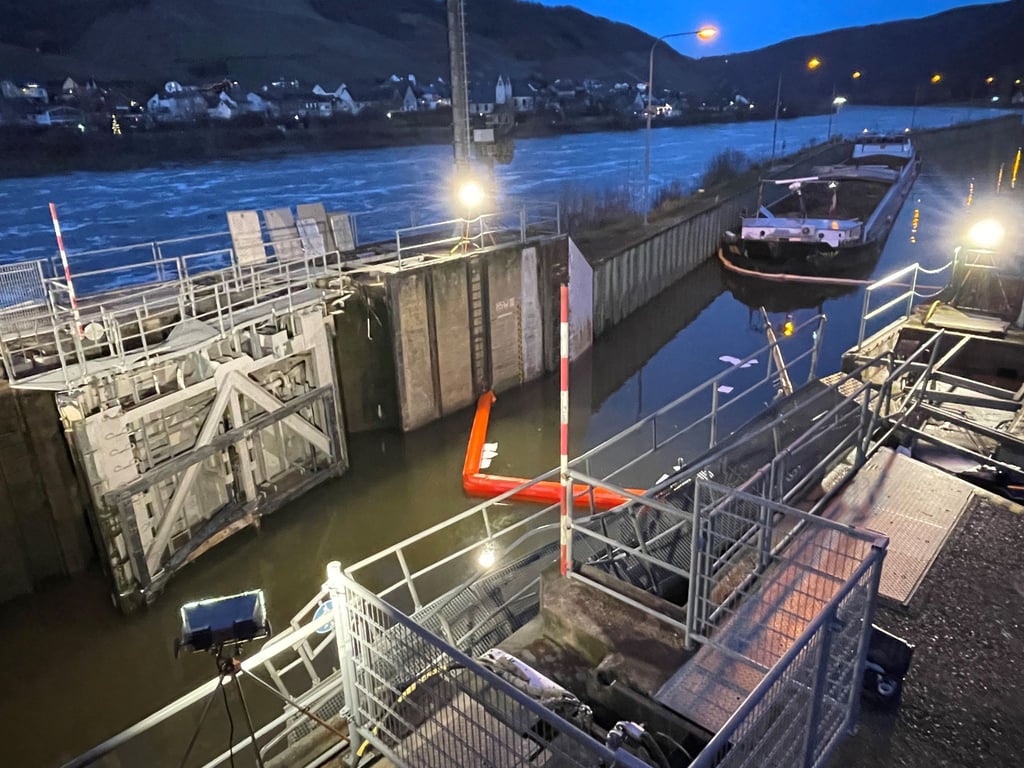 Noch gibt es keine Lösung für die Schiffe auf der Mosel, die nicht weiterkommen.