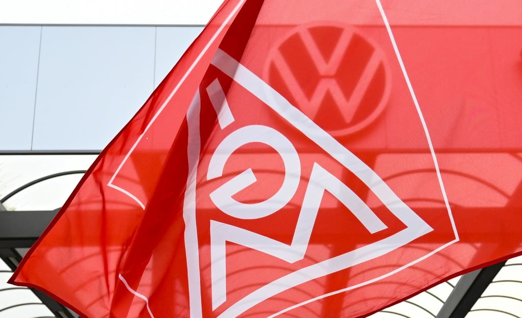Beschäftigte an den sächsischen VW-Standorten haben für vier Stunden die Arbeit niedergelegt. (Archivbild)