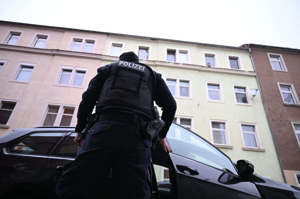 Die Polizei fand in einer Wohnung in Meißen drei tote Kleinkinder und deren toten Vater