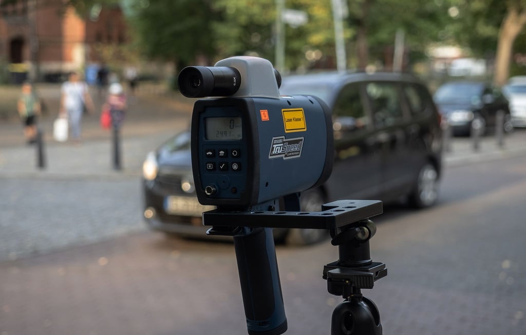 Die Polizei blitzte einen Autofahrer mit 92 Stundenkilometer in einer 30er-Zone.