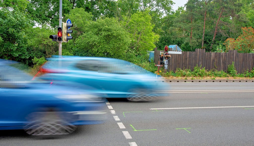 An dieser Stelle war der 22-jährige Max Pfingsten tödlich verunglückt. Ein Kreuz erinnert an ihn.