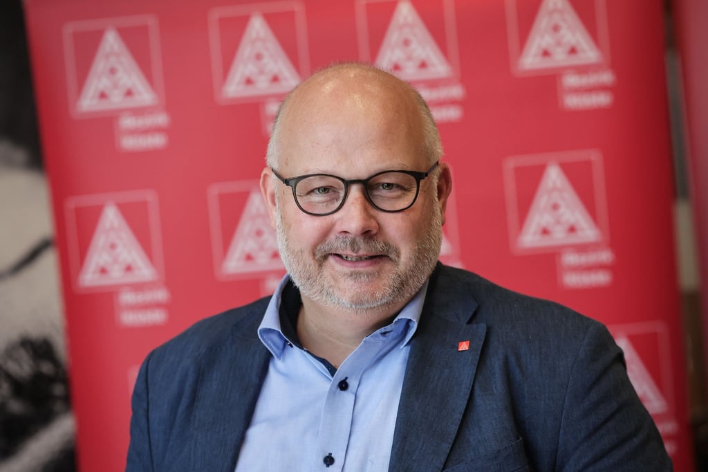 Der Bezirksleiter der IG Metall Küste, Friedrich, hofft auf einen nationalen Champion im Marineschiffbau.