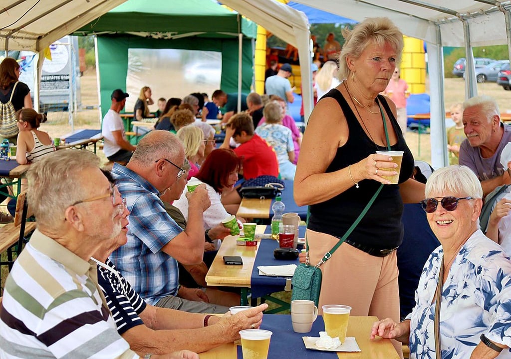 Mit Mitteln aus der Projektförderung konnte der Verein „Vahl-Dorf-Leben“ im Sommer Festzeltgarnituren anschaffen.