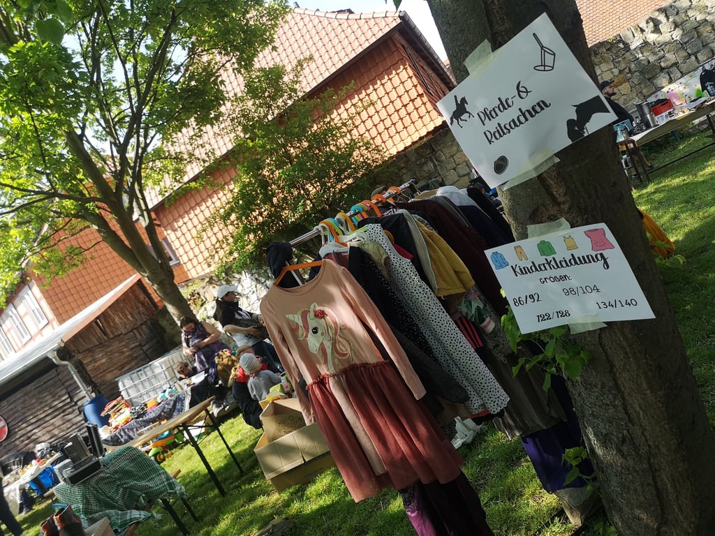 Im Sommer gibt es Flohmarkttreiben im Hof der Zora in Halberstadt.